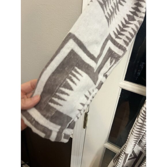 Pendleton Cotton Terry Velour Aztec Gray and White Geo Patterned Robe XS/S - Picture 3 of 6